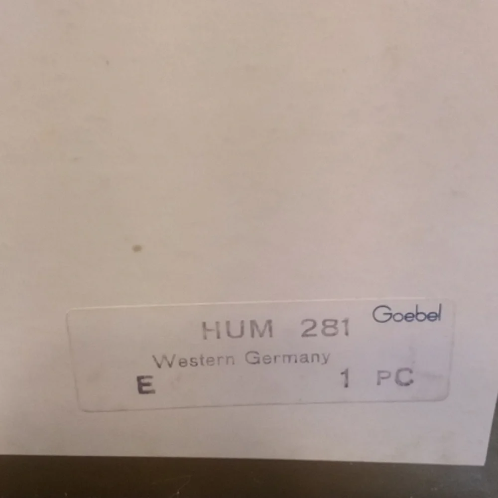 M.J. HUMMEL 1980 Anniversary Plate in bas-relief - Picture 3 of 3